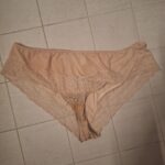 Använda trosor - två dagar. Fittsaft och lite bajs